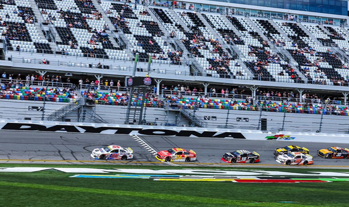 Isabella Robusto leading at Daytona